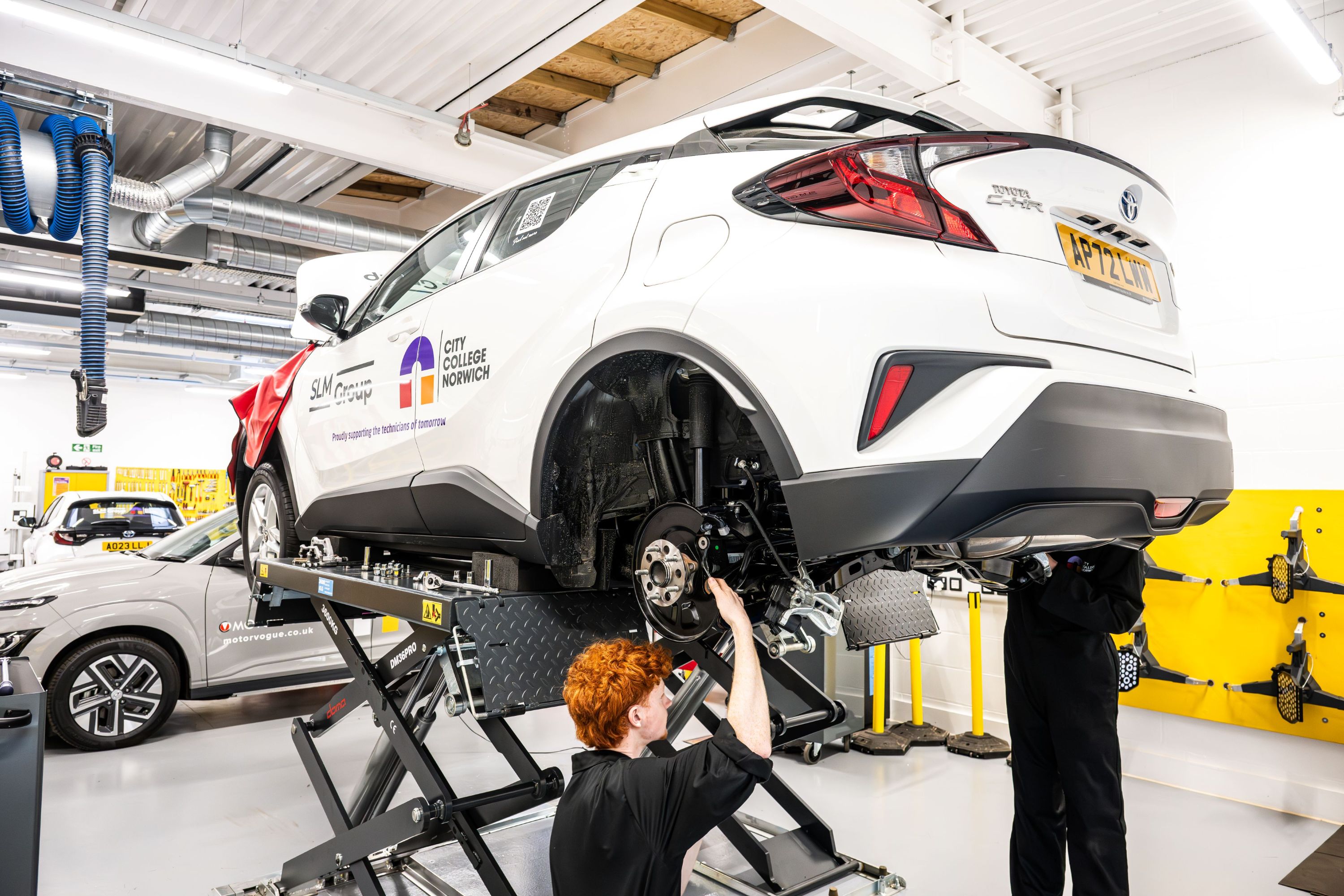 Students working on a hybrid car at City College Norwich.