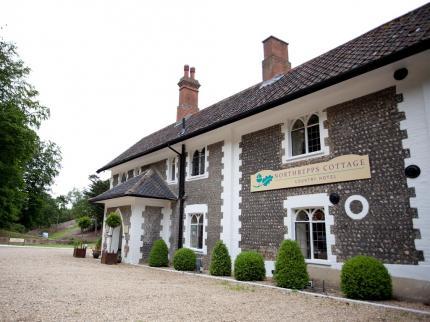 Northrepps Cottage Country Hotel Nut Lane, Northrepps Cromer Norfolk NR27 0JN